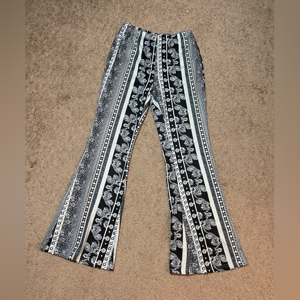Black and white boho‎ flared pants size Small